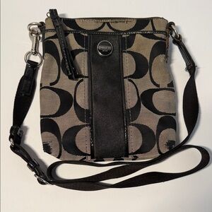 Coach Signature Swingpack Black and Tan Shoulder/crossbody Bag